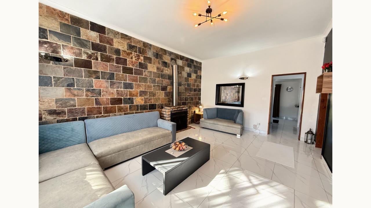 Photo of Livingroom in Lansdowne