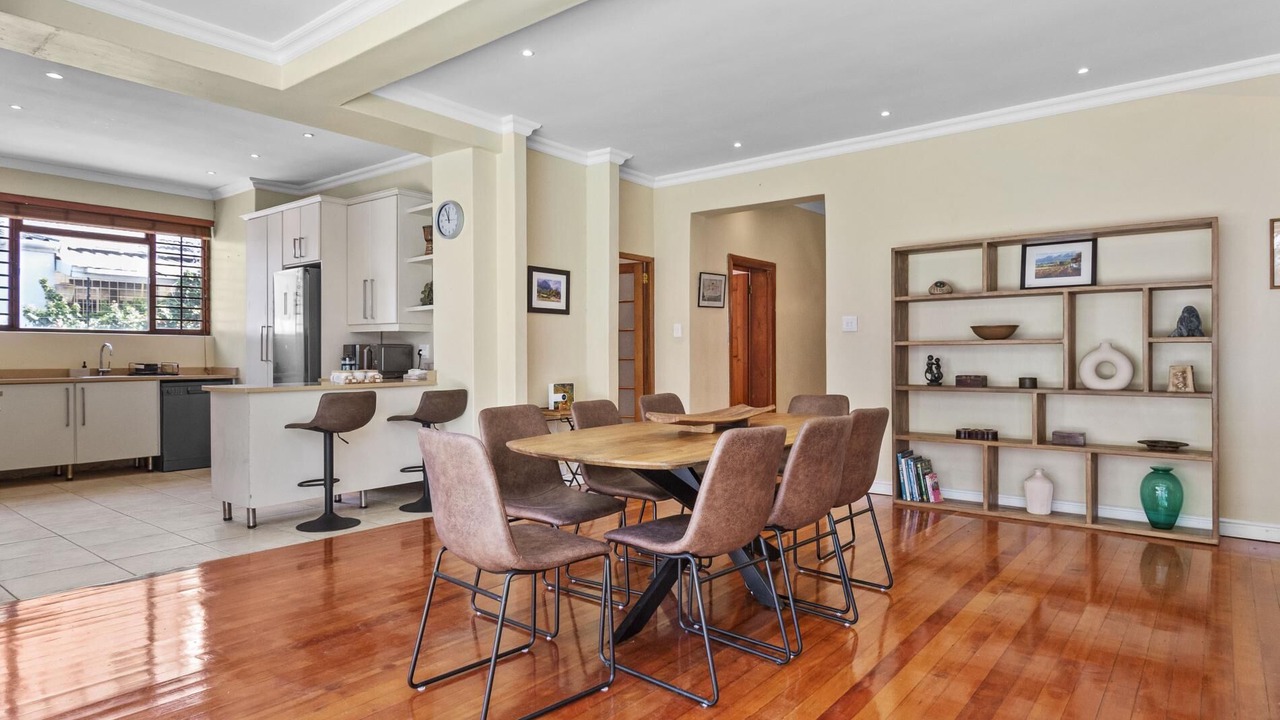 Photo of Livingroom in Claremont