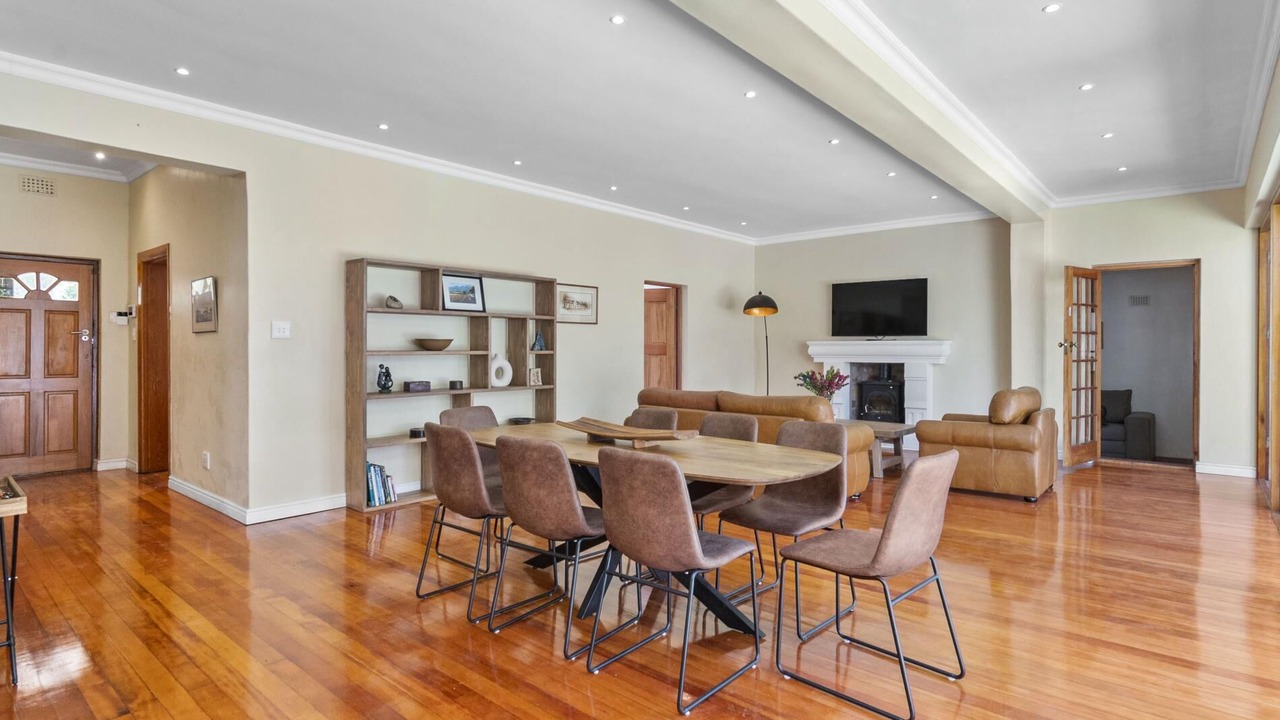 Photo of Livingroom in Claremont