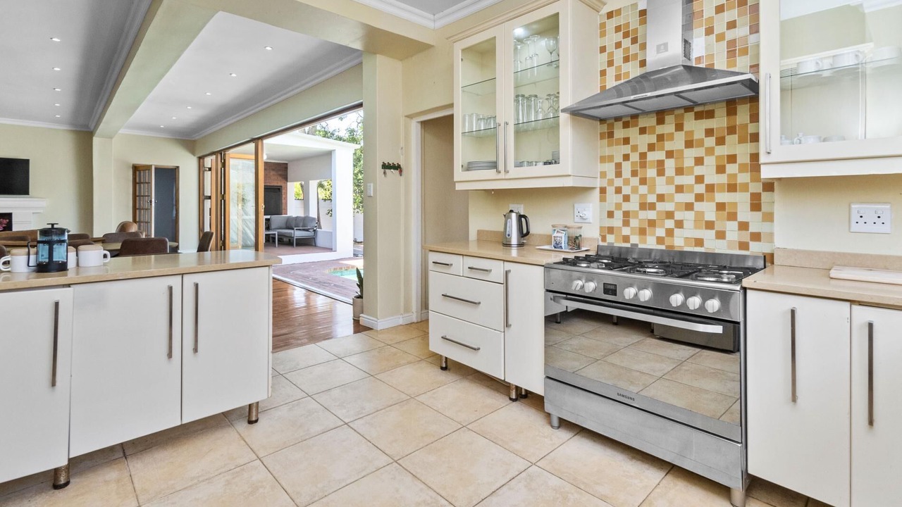 Photo of Livingroom in Claremont