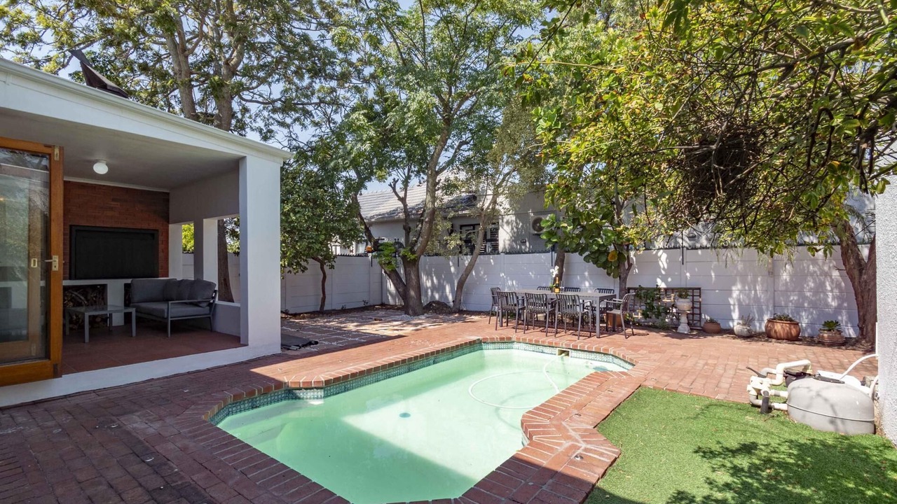 Photo of Livingroom in Claremont