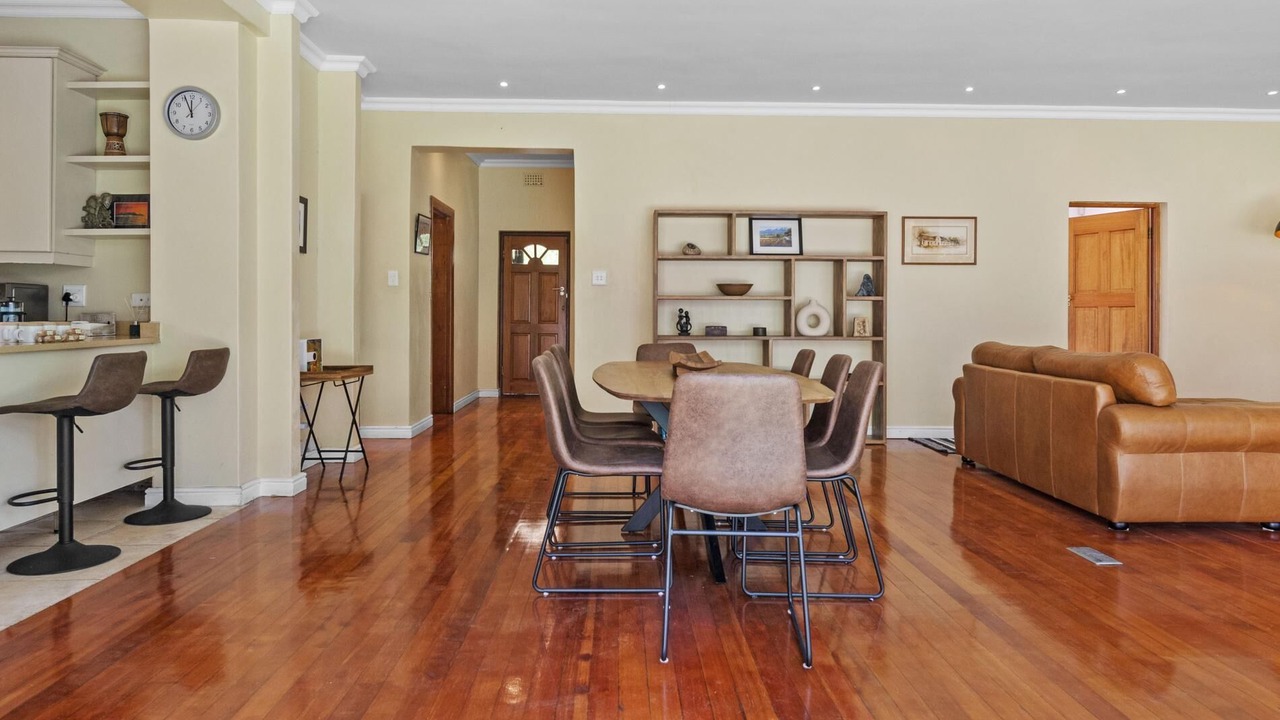 Photo of Livingroom in Claremont