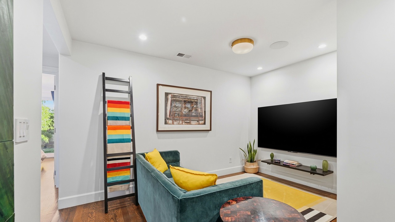 Photo of Livingroom in Mission Terrace