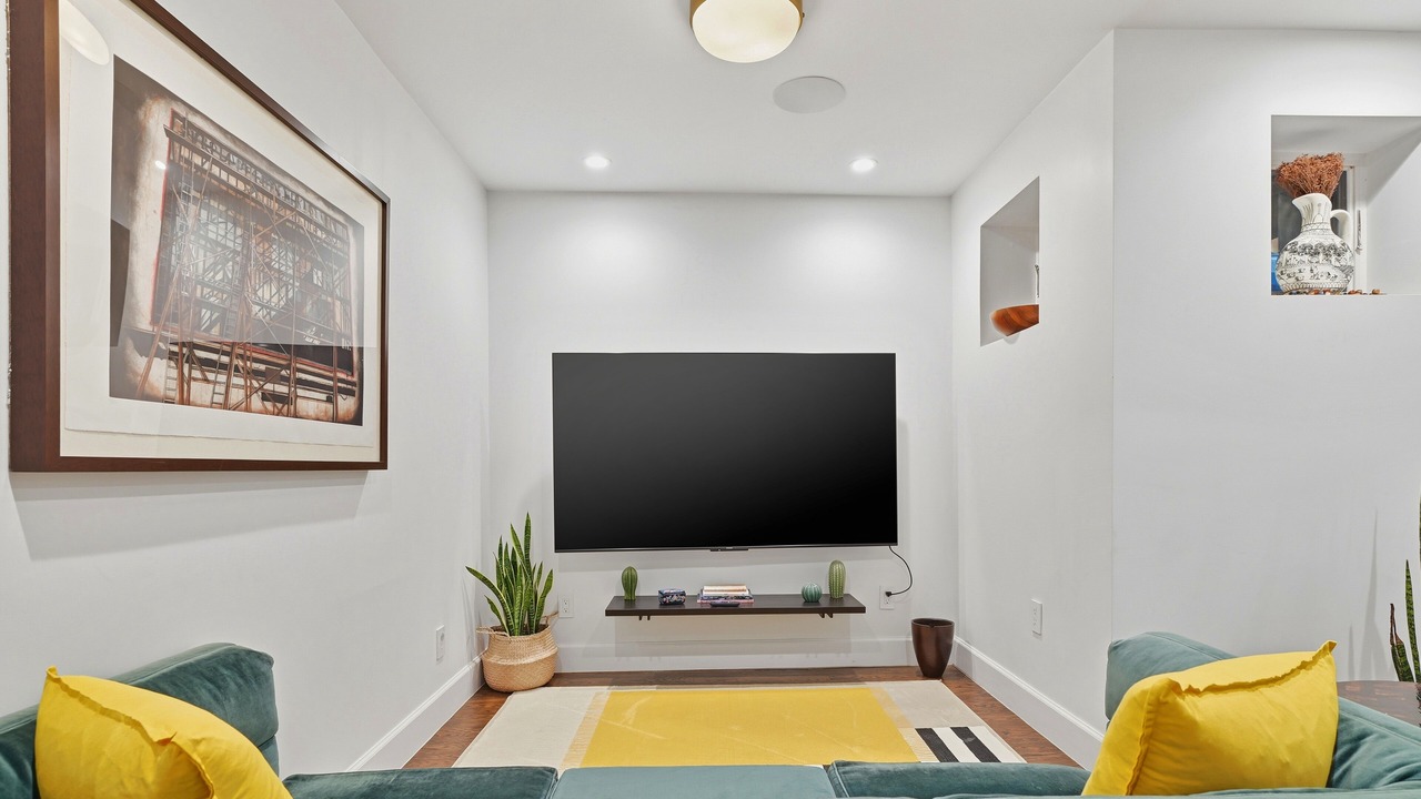 Photo of Livingroom in Mission Terrace