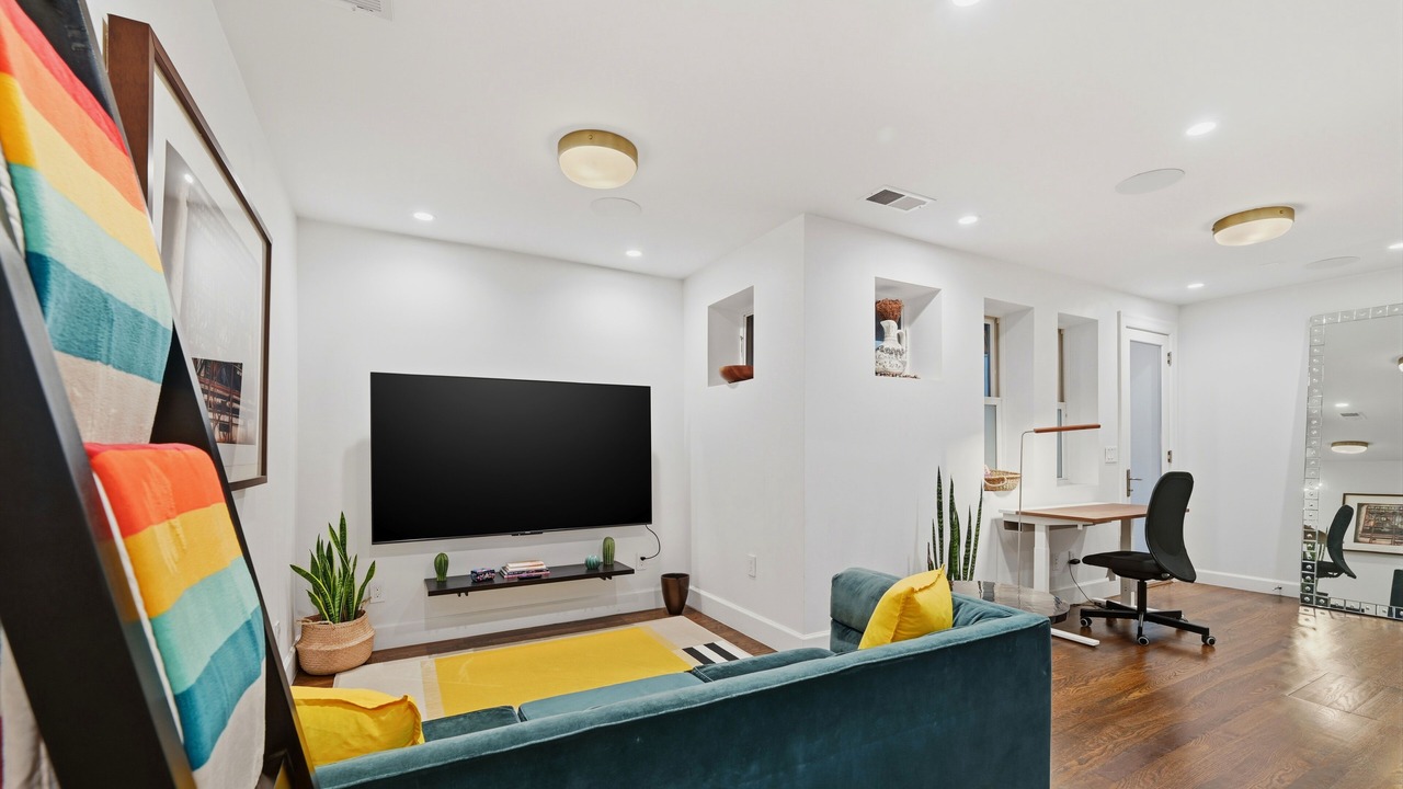 Photo of Livingroom in Mission Terrace