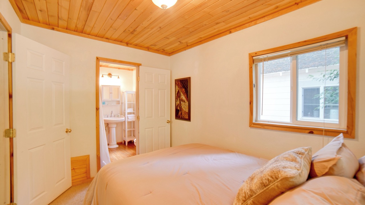 Photo of Bedroom in Cobb