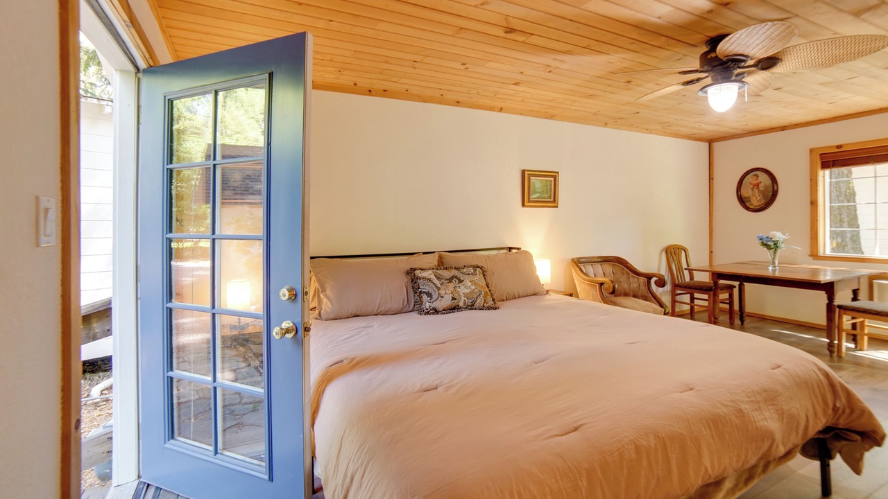 Photo of Bedroom in Cobb