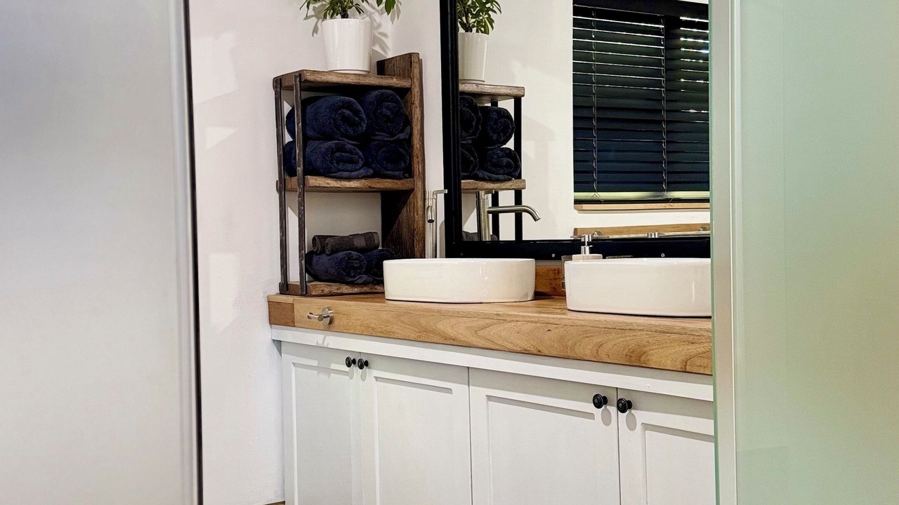 Photo of Bathroom in Flora Park