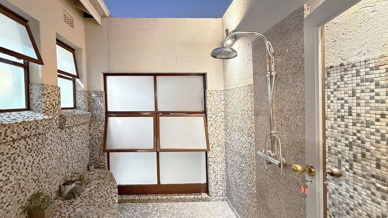 Photo of Bathroom in Greater Johannesburg Metropolitan Area