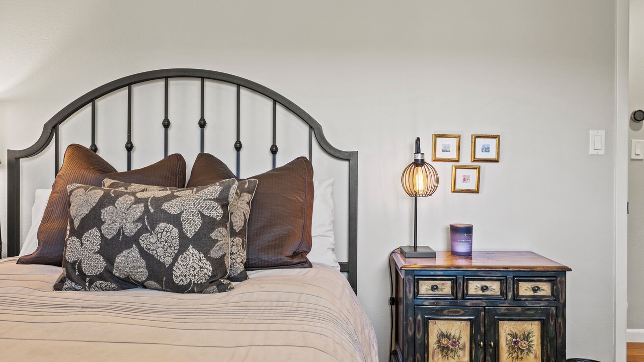 Photo of Bedroom in Geyserville