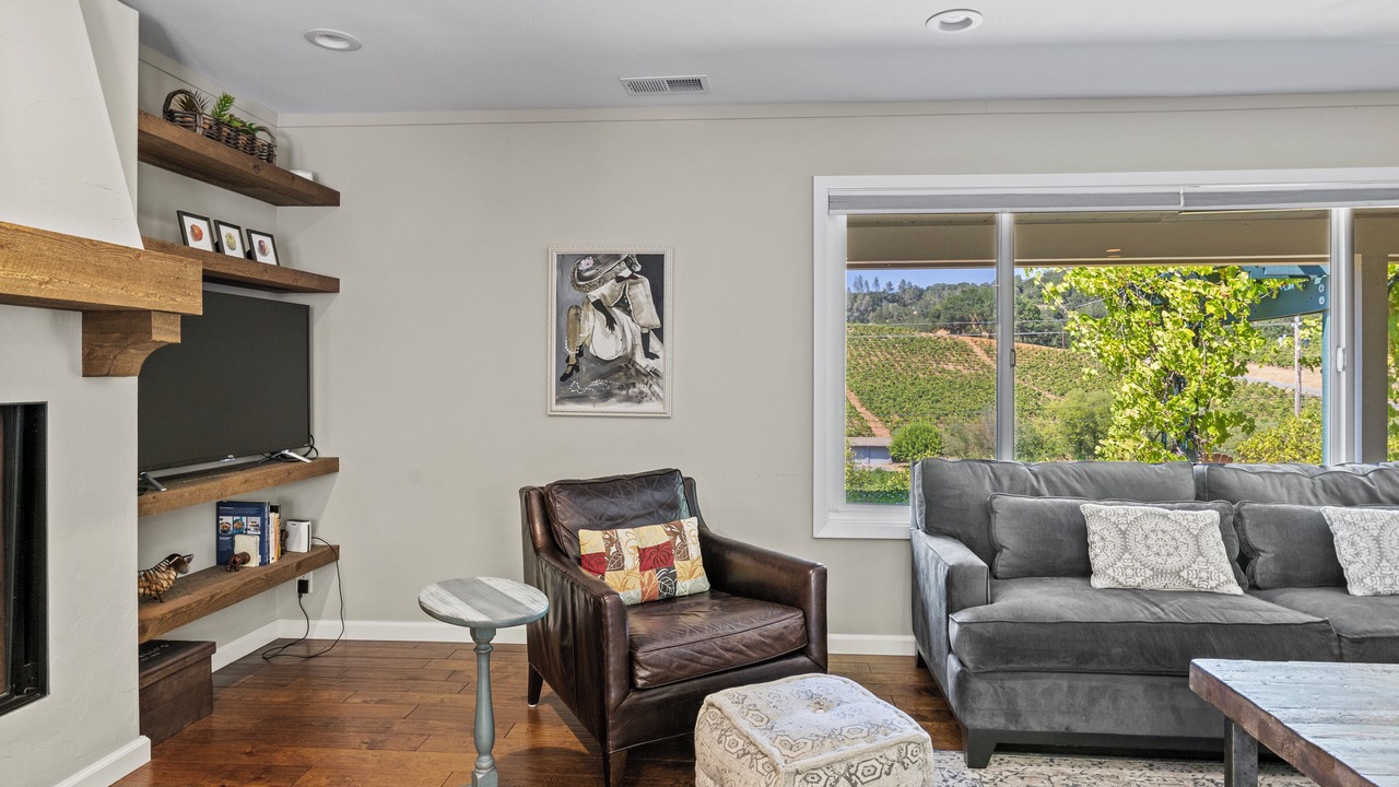 Photo of Livingroom in Geyserville