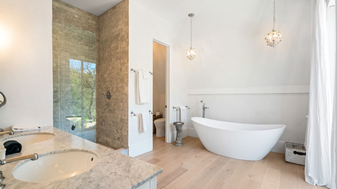 Photo of Bathroom in Kenwood