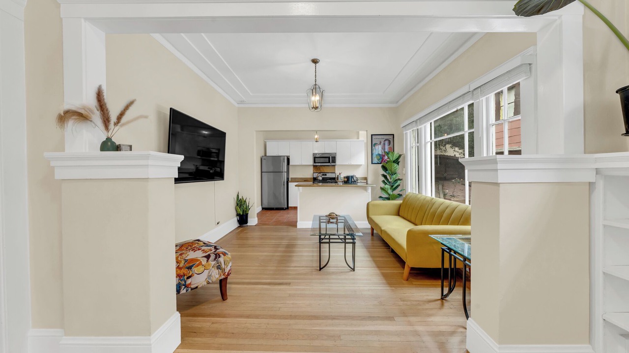 Photo of Livingroom in Adams Point