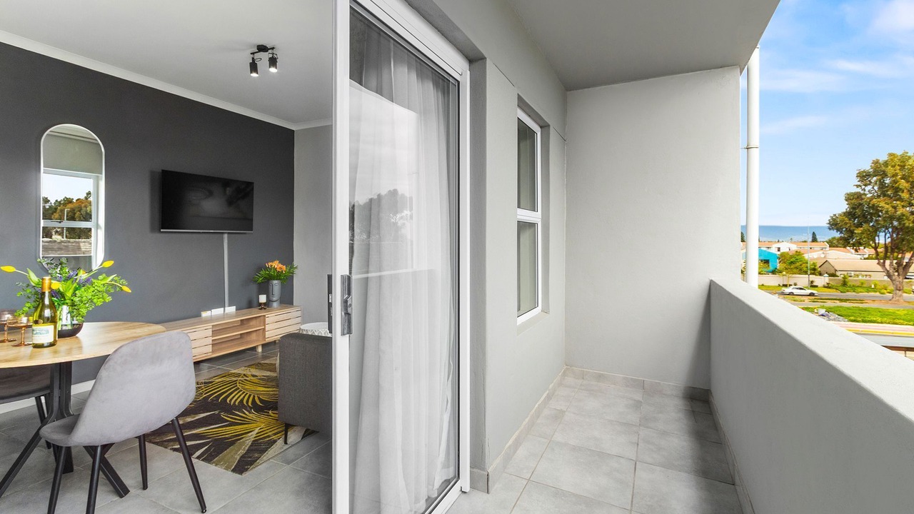 Photo of Patio Balcony in Bloubergstrand