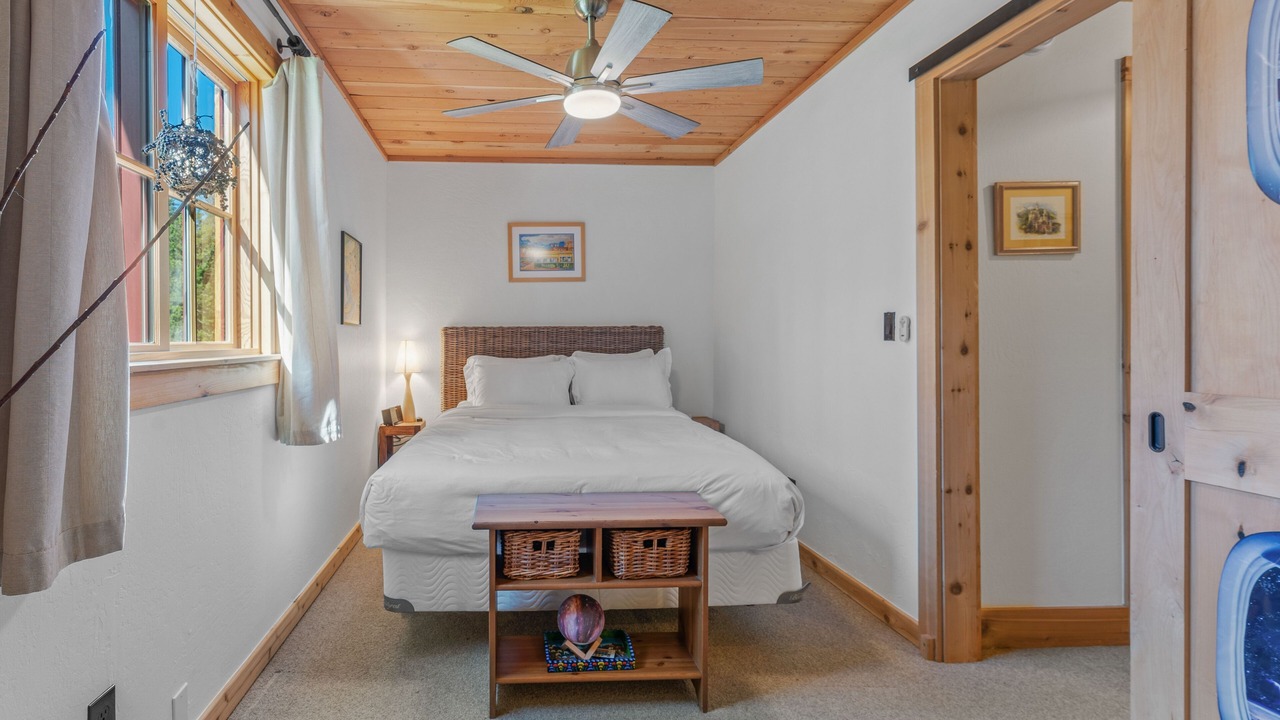 Photo of Bedroom in Serene Lakes