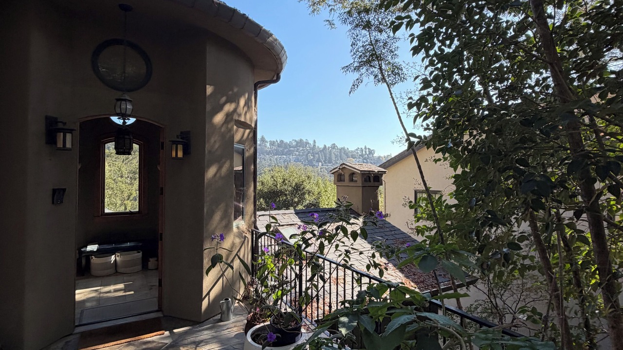 Photo of Patio Balcony in Merriewood