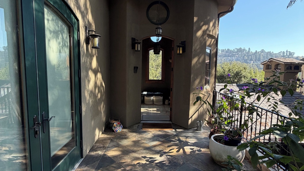 Photo of Patio Balcony in Merriewood