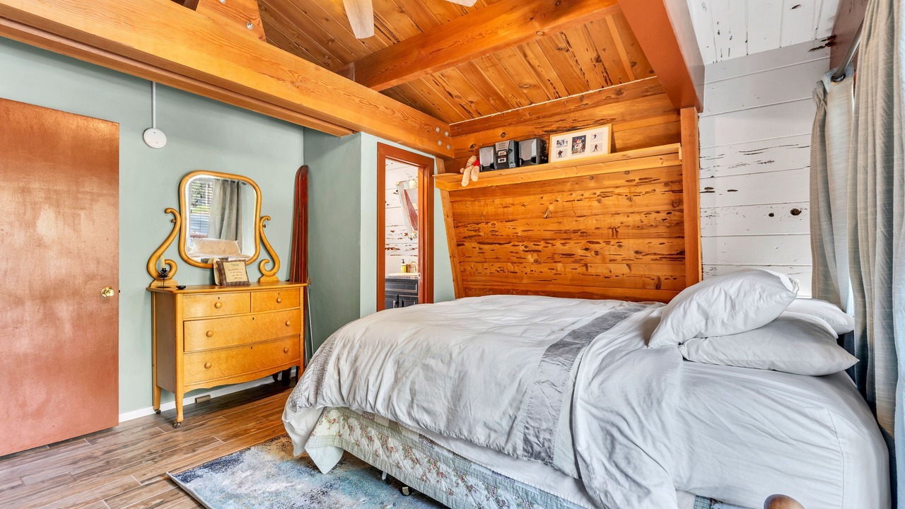 Photo of Bedroom in Serene Lakes