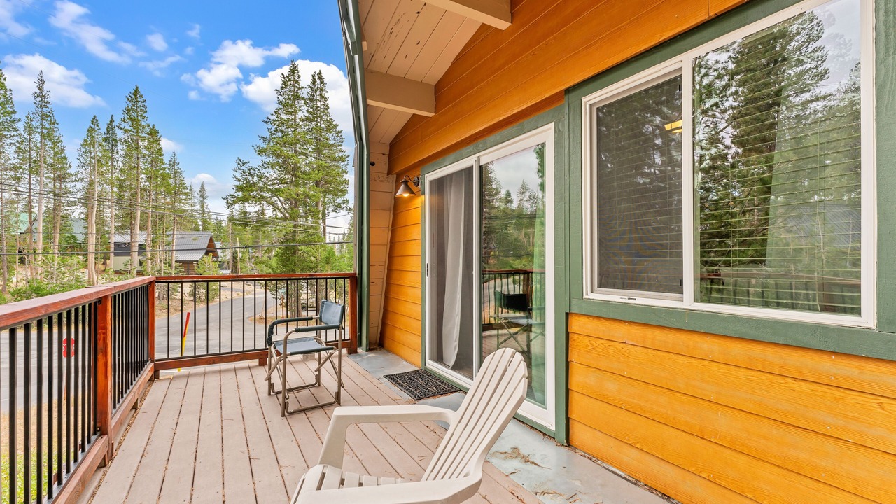 Photo of Patio Balcony in Serene Lakes