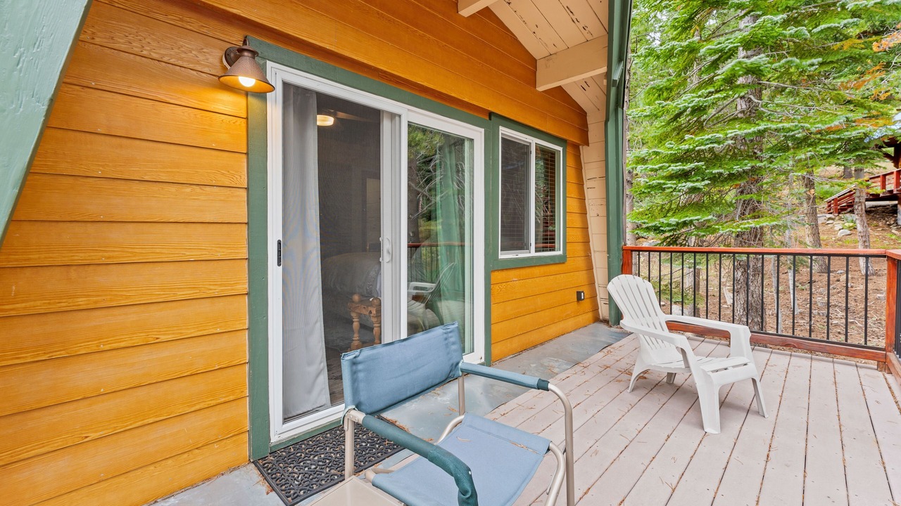 Photo of Patio Balcony in Serene Lakes