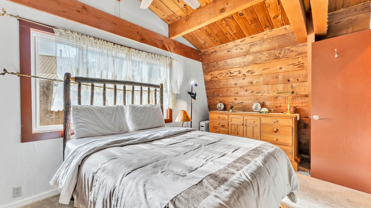 Photo of Bedroom in Serene Lakes