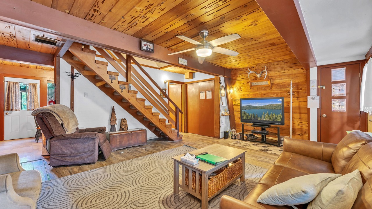 Photo of Livingroom in Serene Lakes