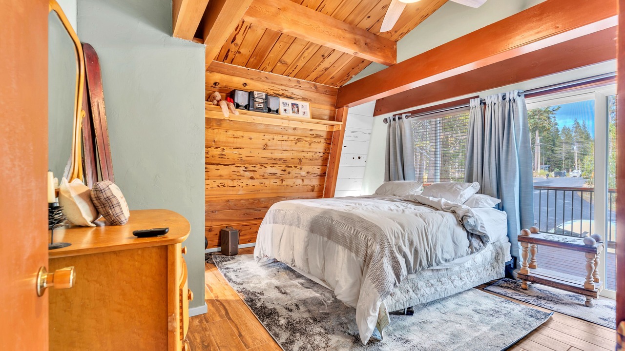 Photo of Bedroom in Serene Lakes