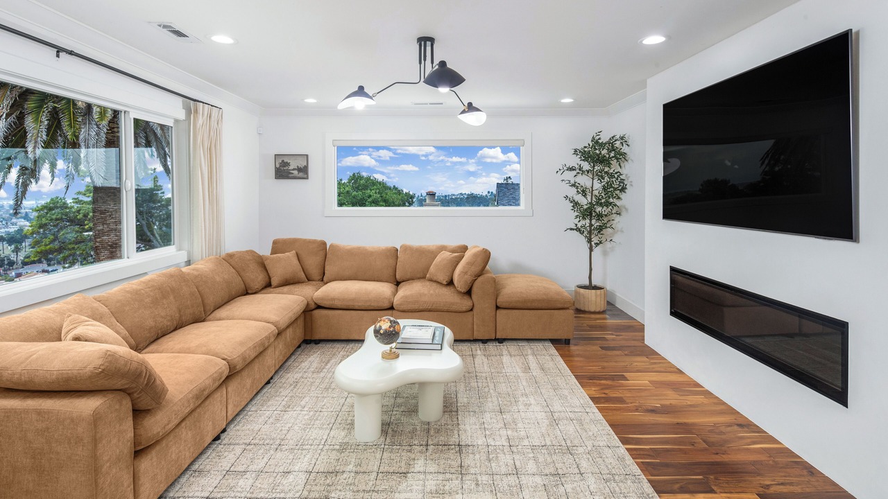 Photo of Livingroom in Oakland
