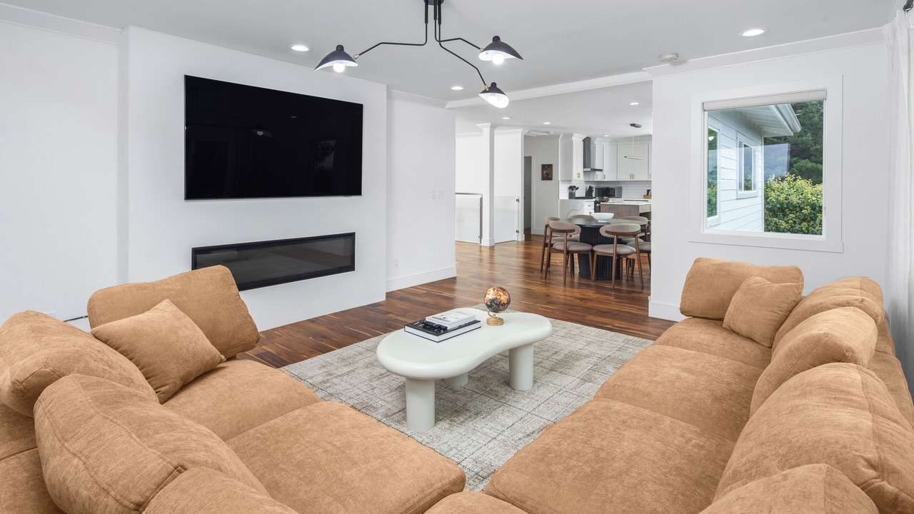 Photo of Livingroom in Oakland