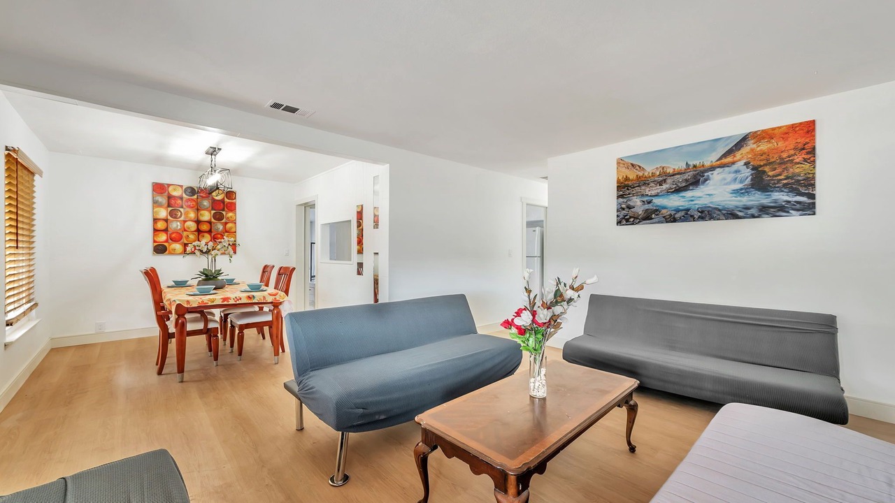 Photo of Livingroom in East Foothills