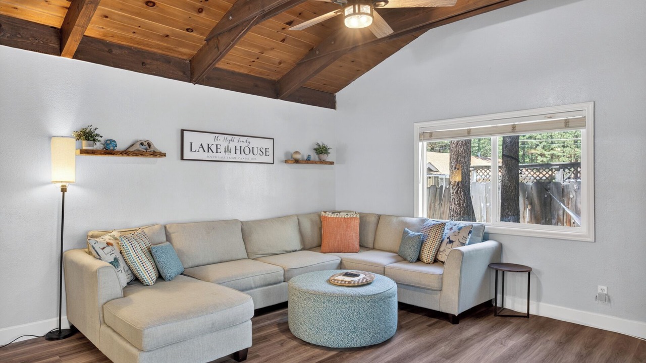 Photo of Livingroom in Sierra Tract