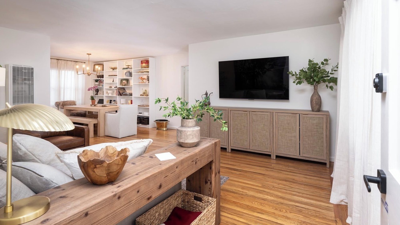 Photo of Livingroom in Downtown