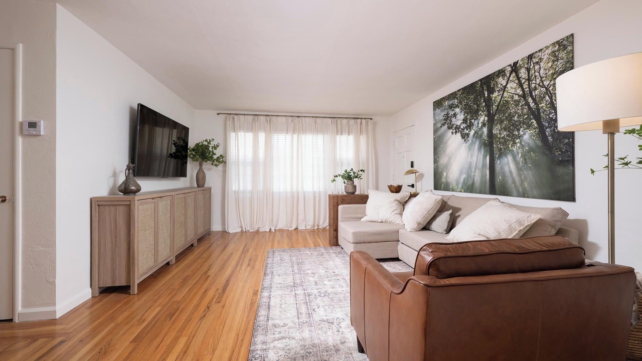 Photo of Livingroom in Downtown