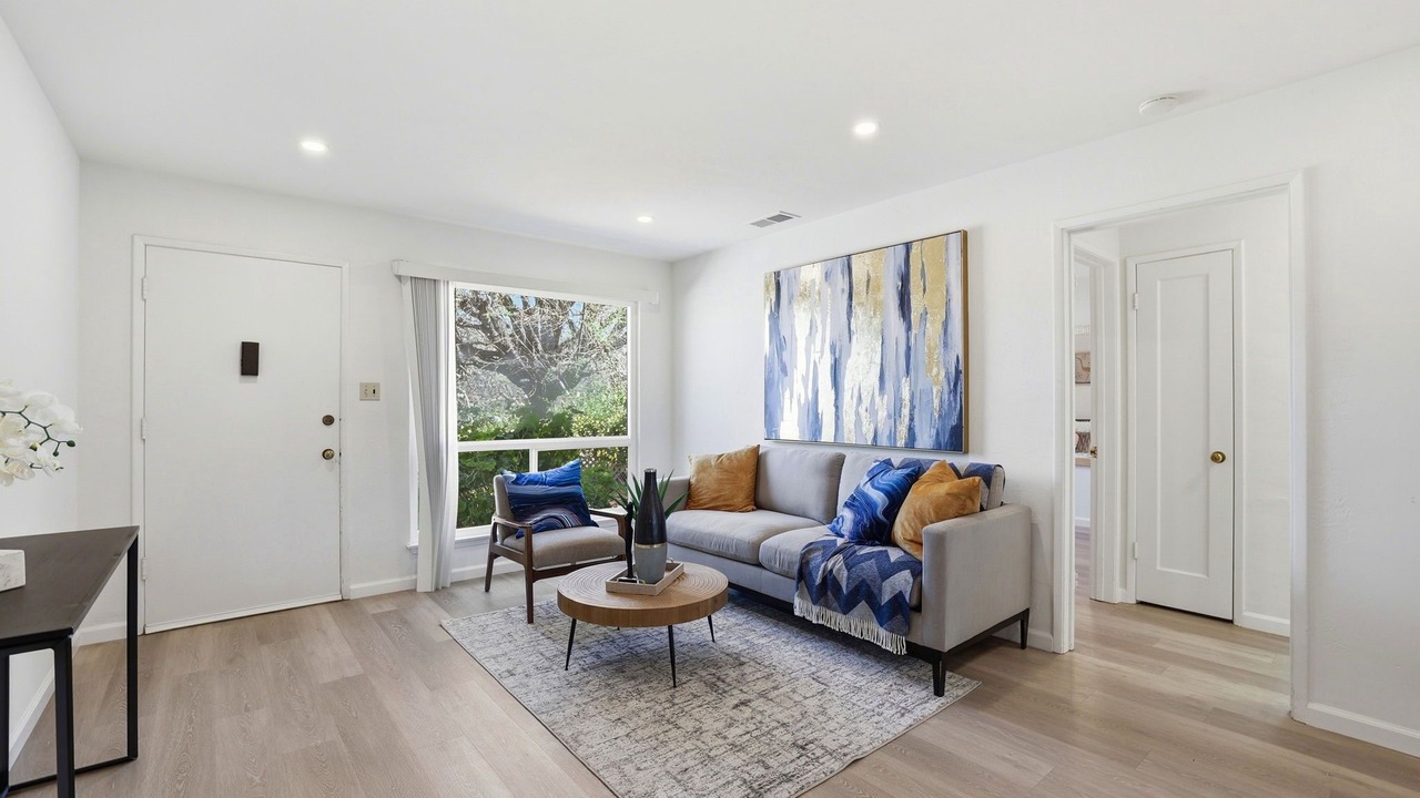 Photo of Livingroom in Old Mountain View