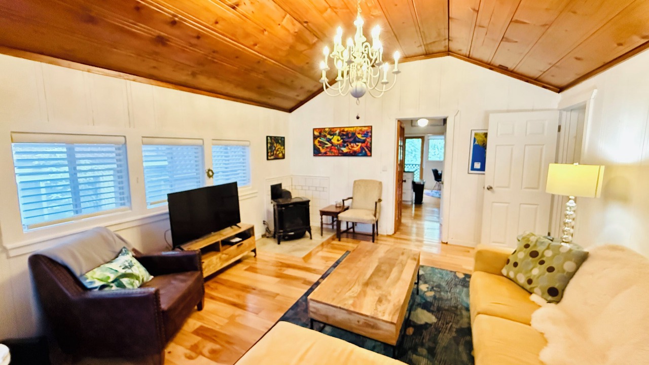 Photo of Livingroom in Guerneville