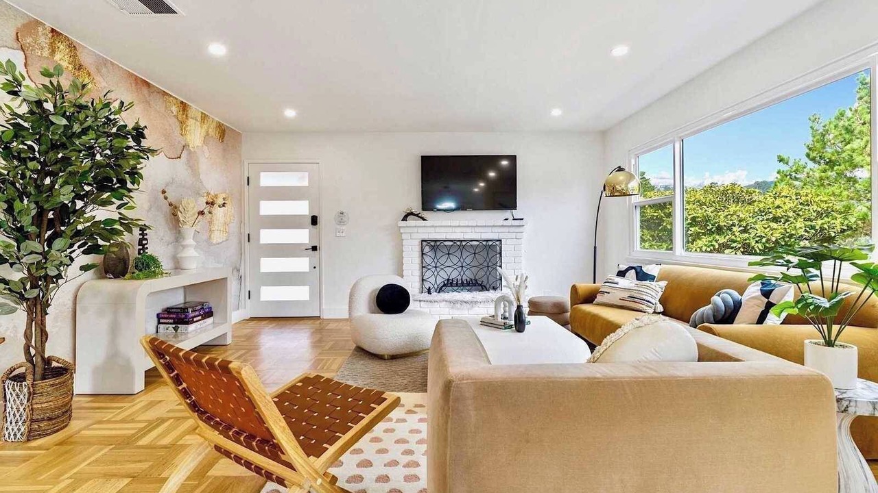 Photo of Livingroom in Linda Mar