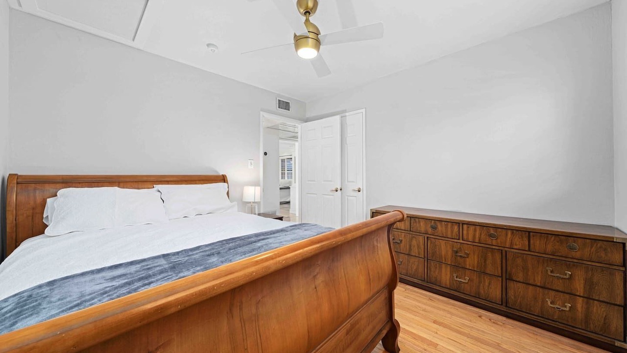 Photo of Bedroom in Arden-Arcade