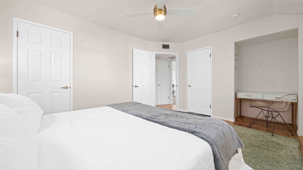 Photo of Bedroom in Arden-Arcade