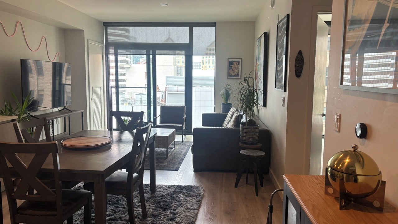 Photo of Livingroom in Downtown Oakland