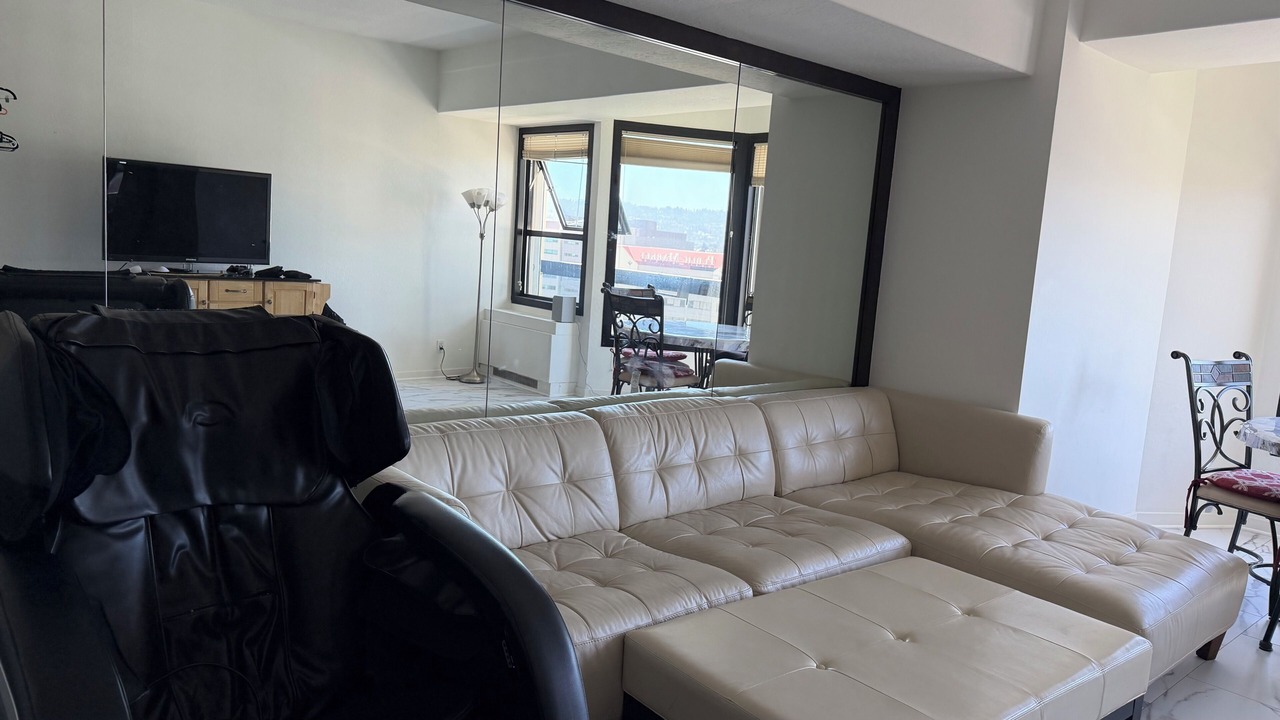 Photo of Livingroom in Emeryville