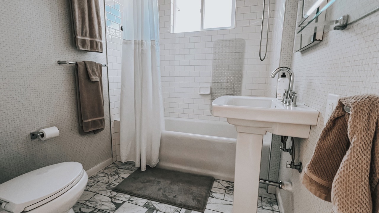 Photo of Bathroom in Piedmont Avenue