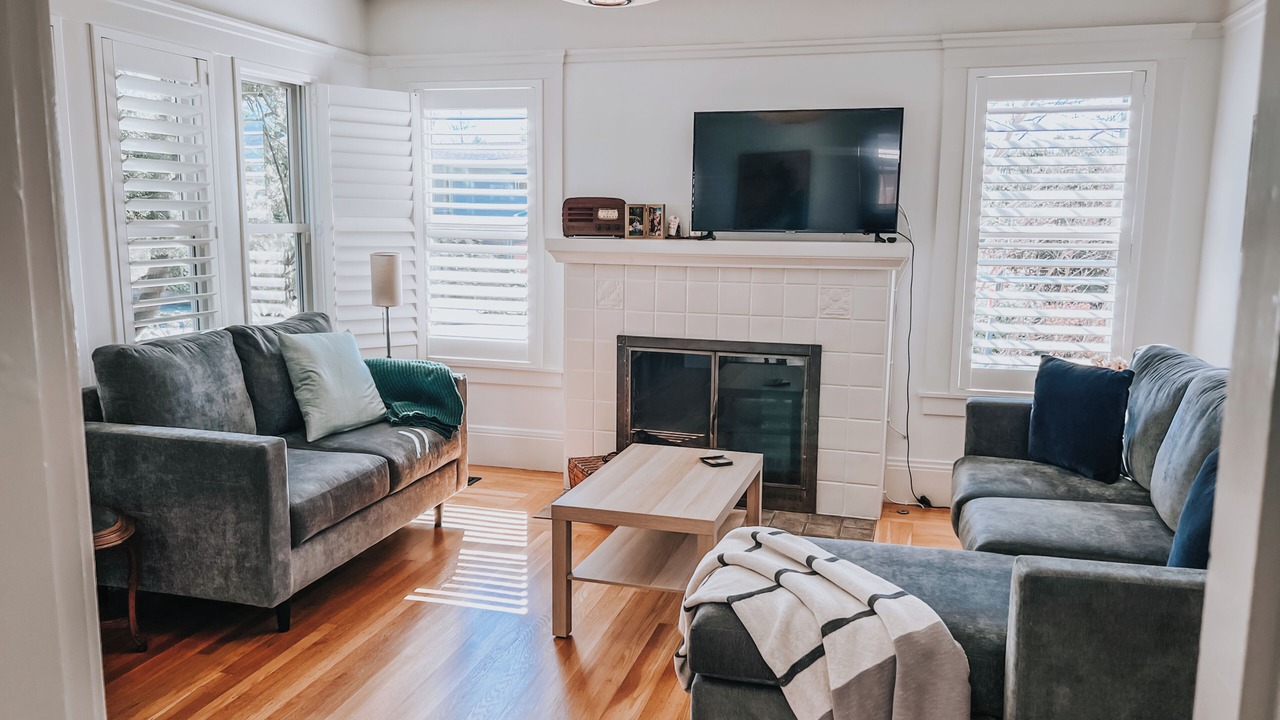 Photo of Livingroom in Piedmont Avenue