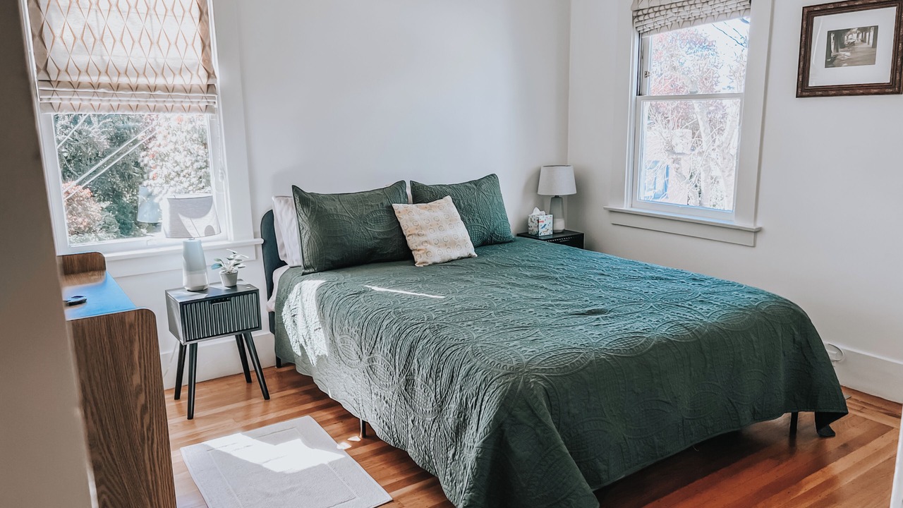 Photo of Bedroom in Piedmont Avenue