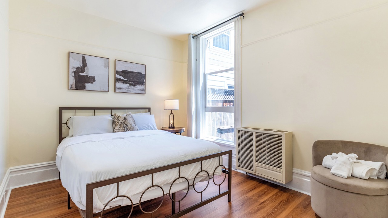 Photo of Bedroom in Uptown Oakland
