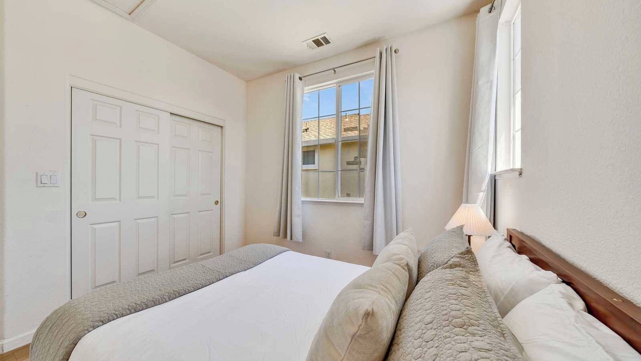 Photo of Bedroom in West Alameda