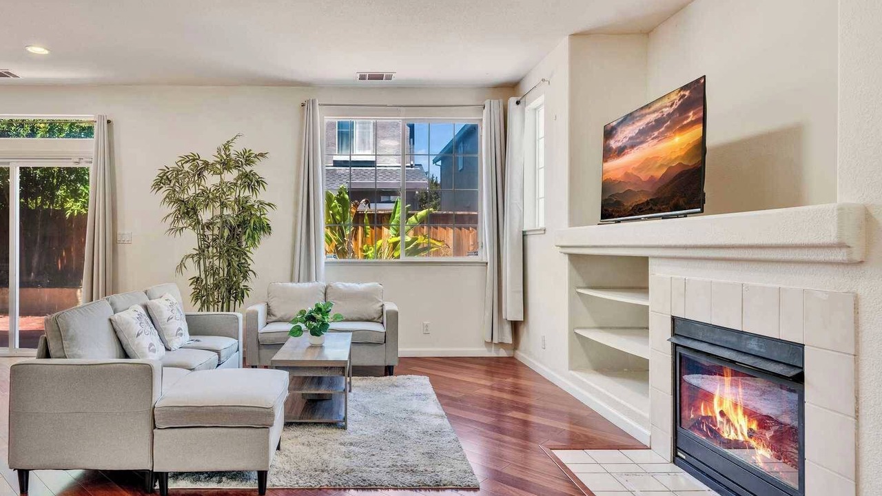 Photo of Livingroom in West Alameda
