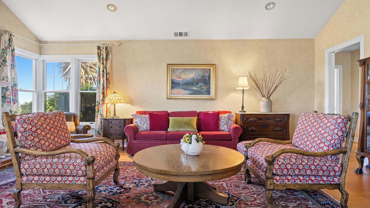 Photo of Livingroom in Graton