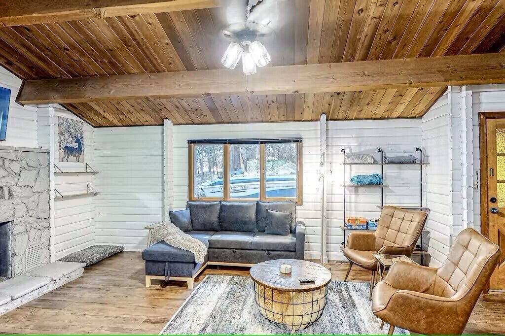 Photo of Livingroom in Cedar Ridge