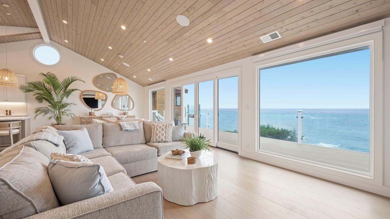 Photo of Livingroom in Moss Beach