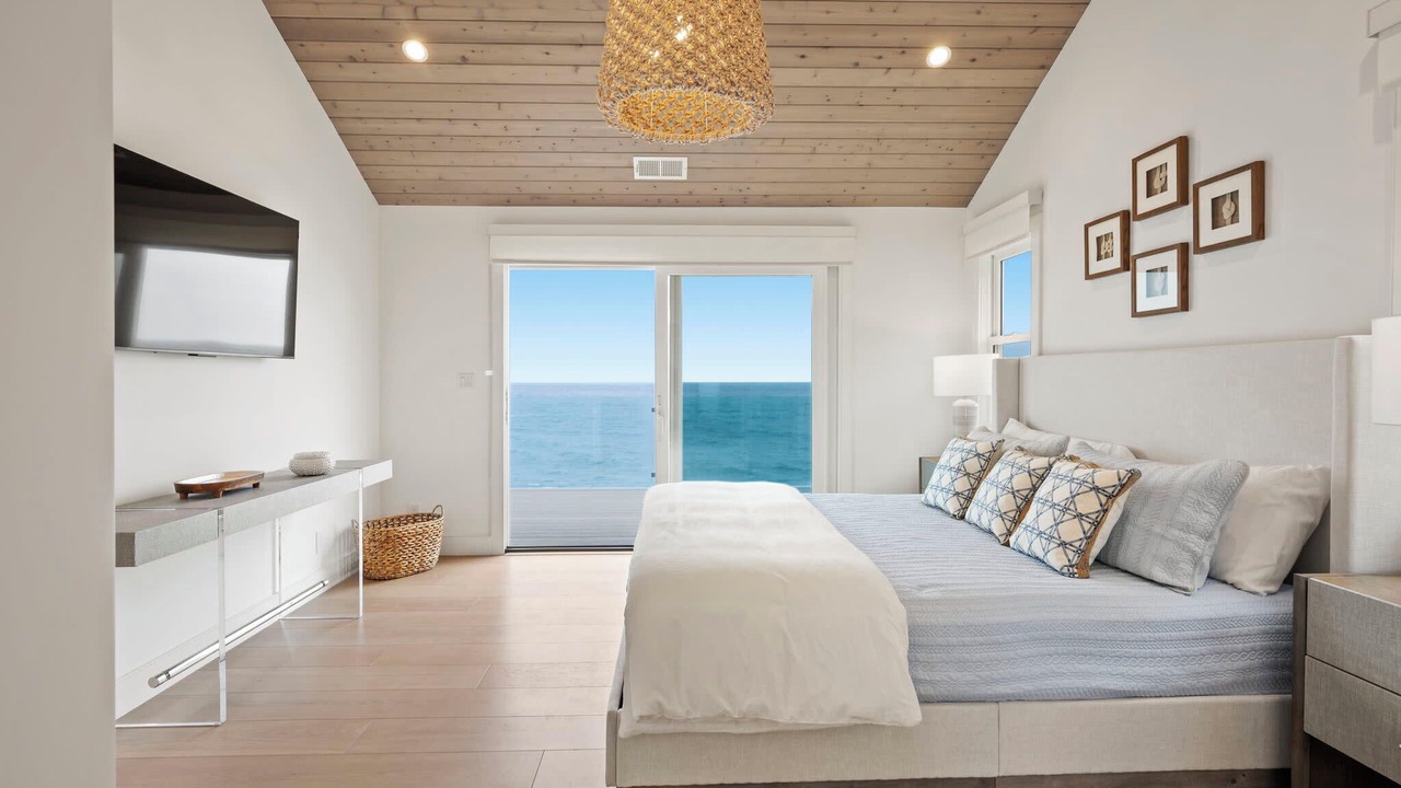 Photo of Bedroom in Moss Beach